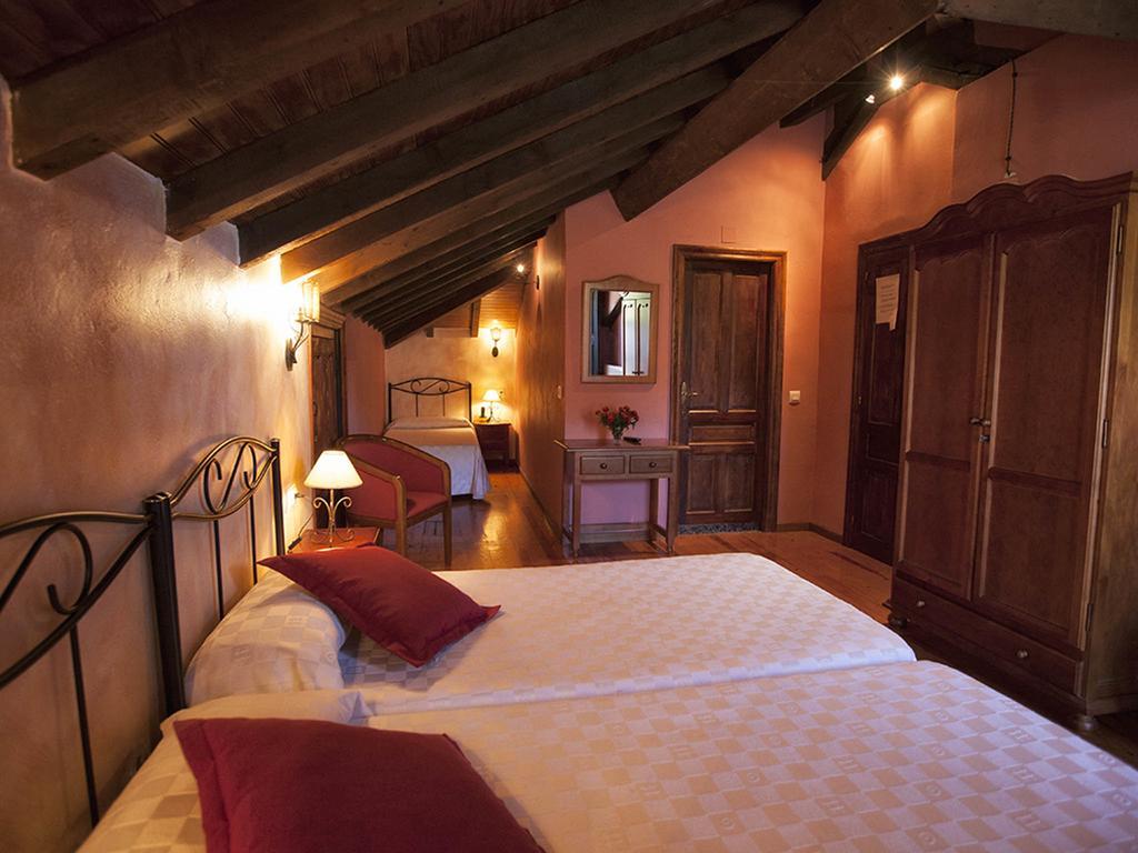 Отель La Casona De Собрепьедра Экстерьер фото