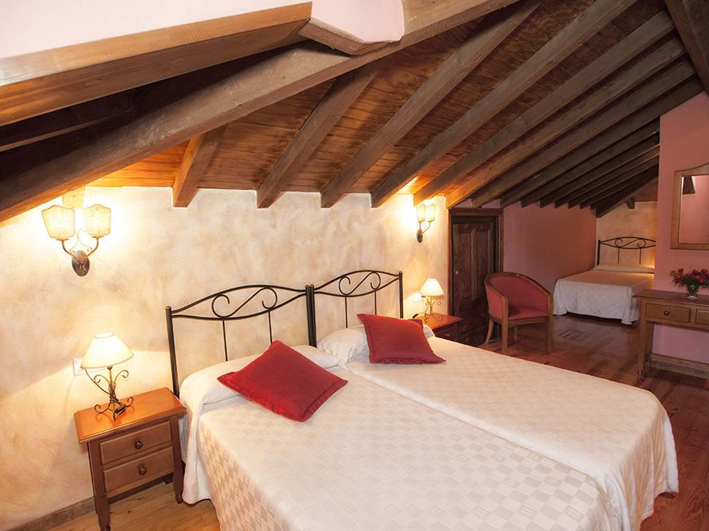 Отель La Casona De Собрепьедра Номер фото