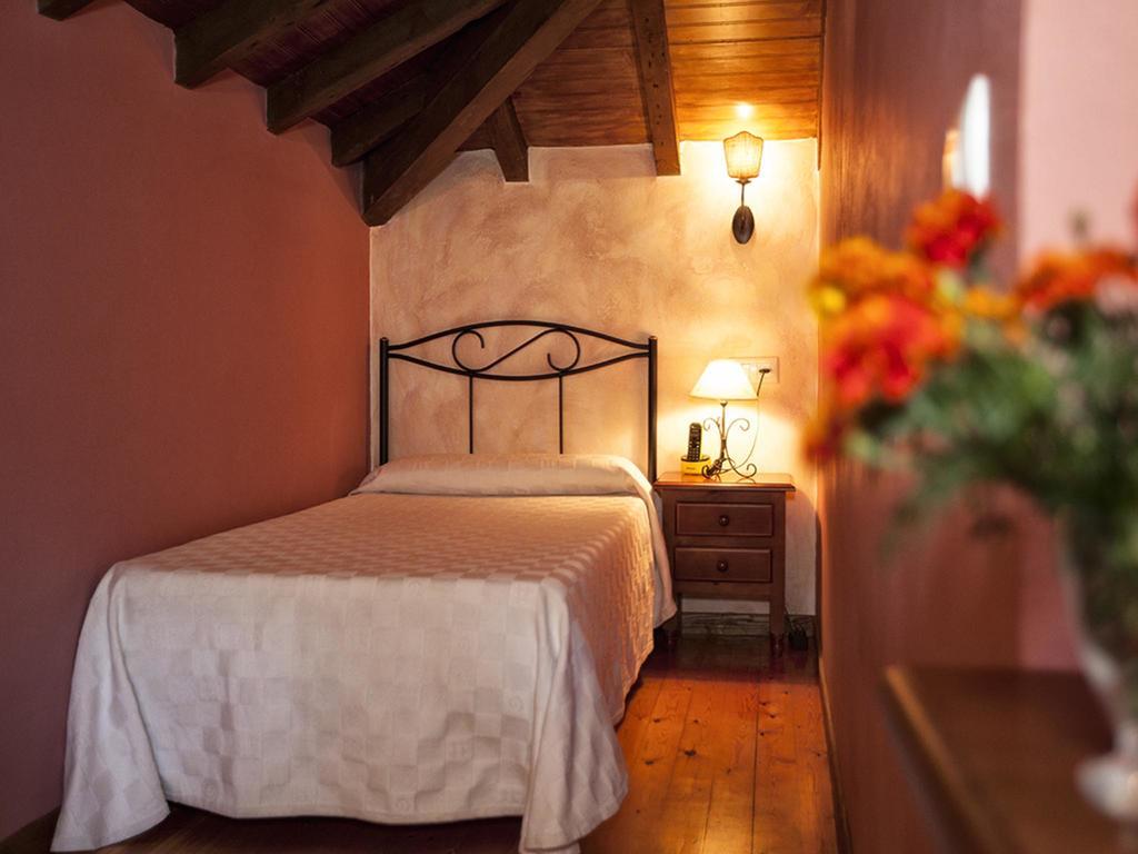 Отель La Casona De Собрепьедра Номер фото